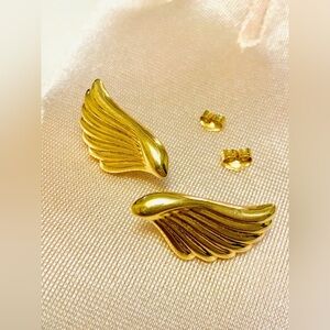 14 K Gold stud earrings Angel wings 🪽